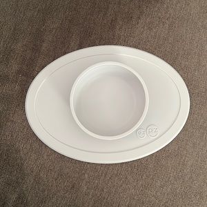 Ezpz “The Tiny Bowl” in grey & “The Mini Mat” in pink